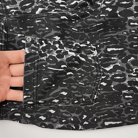 HUE Women's Ultra Soft High Waist Denim Leggings Black Leggy Leopard Size Medium - Picture 11 of 16